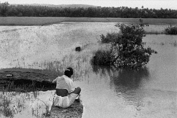 by the river b&w fashion photography timeless inspo textures body timeless kate moss lindbergh newton avedon demarchelier meisel Alaia Chanel