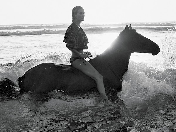 Swim with horse b&w fashion photography timeless inspo textures body timeless kate moss lindbergh newton avedon demarchelier meisel Alaia Chanel