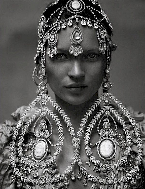 Young Kate Double page b&w fashion photography timeless Vogue inspo textures body timeless moss bruce weber lindbergh newton avedon demarchelier meisel Alaia Chanel vintage