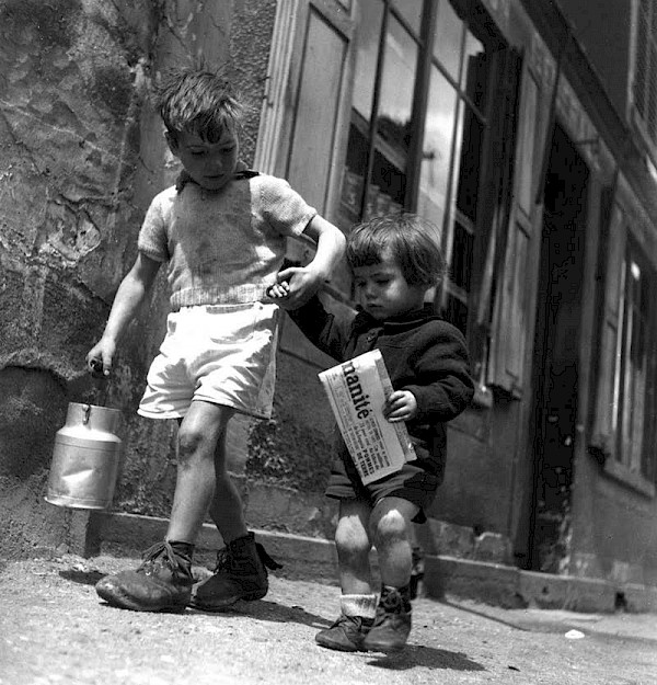 Kids on the street Doisneau b&w fashion photography timeless Vogue inspo textures body timeless moss bruce weber lindbergh newton avedon demarchelier meisel Alaia Chanel vintage