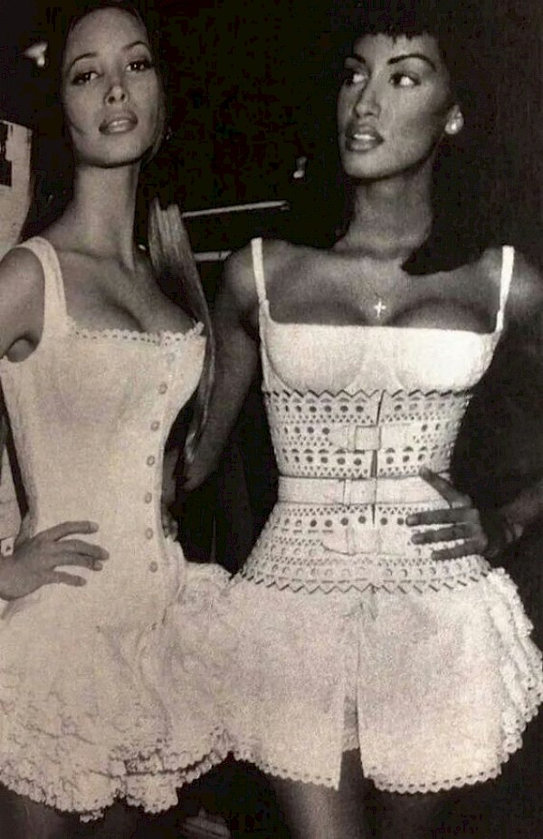 Christy Turlingon Azzedine Alaïa Alaia 90s supermodel Backstage Haute Couture Paris b&w fashion photography timeless Vogue inspo textures body timeless moss bruce weber lindbergh newton avedon demarchelier meisel doisneau Alaia Chanel YSL vintage