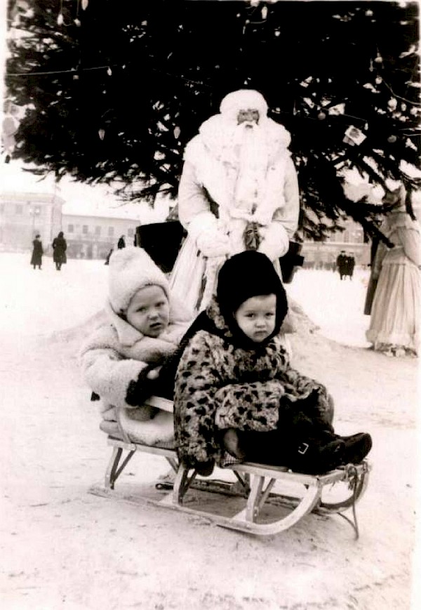 Sanki sowiet nostalgia kids russian winter b&w fashion photography timeless Vogue inspo textures body timeless moss bruce weber lindbergh newton avedon demarchelier meisel doisneau Alaia Chanel YSL vintage
