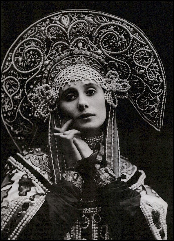 Anna Pavlova Prima Russian icon ballerina 20th century b&w fashion photography timeless Vogue inspo textures body timeless moss bruce weber lindbergh newton avedon demarchelier meisel doisneau Alaia Chanel YSL vintage